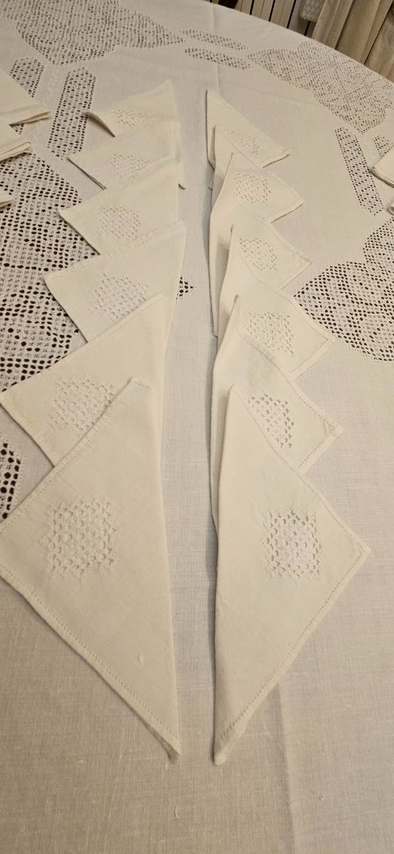 Manteleria lagarterana en hilo hecha a manom