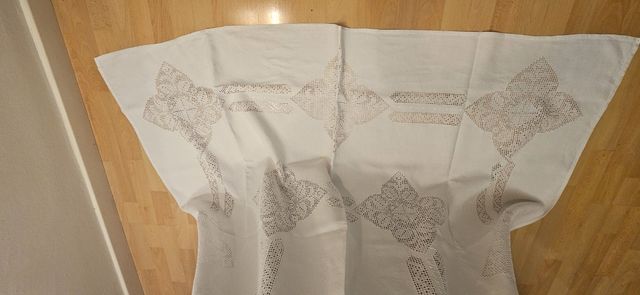 Manteleria lagarterana en hilo hecha a manom