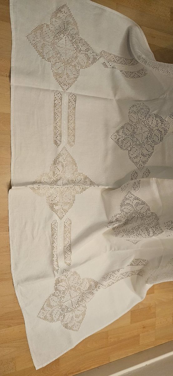 Manteleria lagarterana en hilo hecha a manom