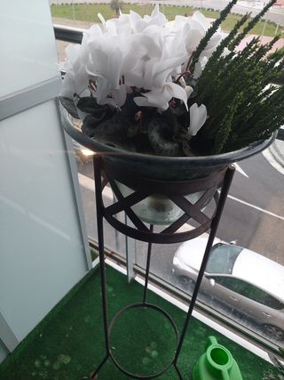 Soporte para macetas de forja.