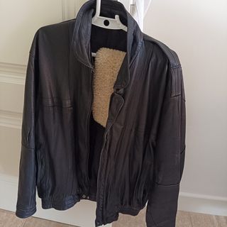 Cazadora de hombre de piel.