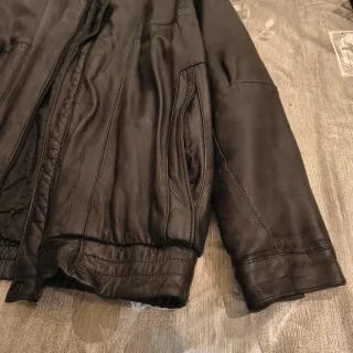 Cazadora de hombre de piel.