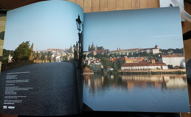 Foto-audio libro sobre Praga. 4 CDs. Nuevo