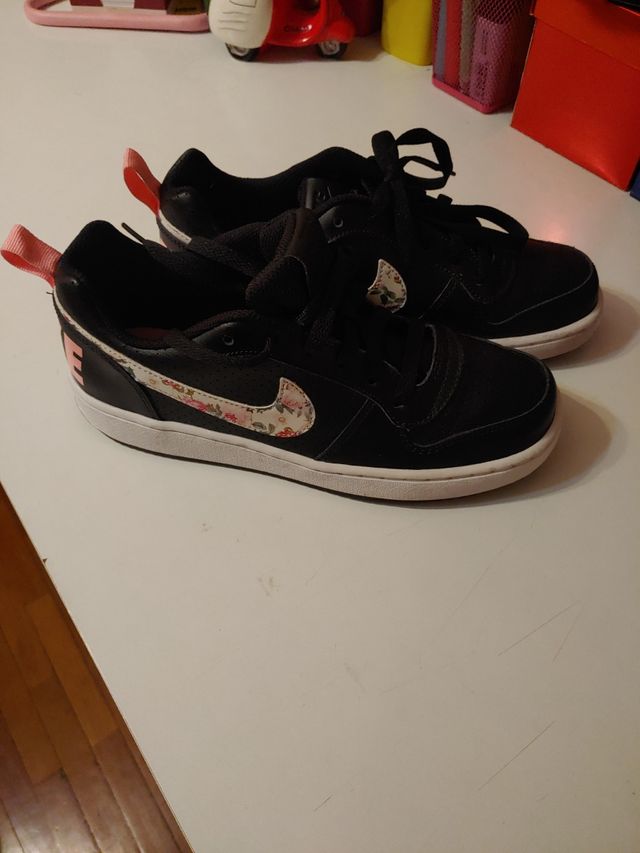 Zapatillas Nike. T.38.5