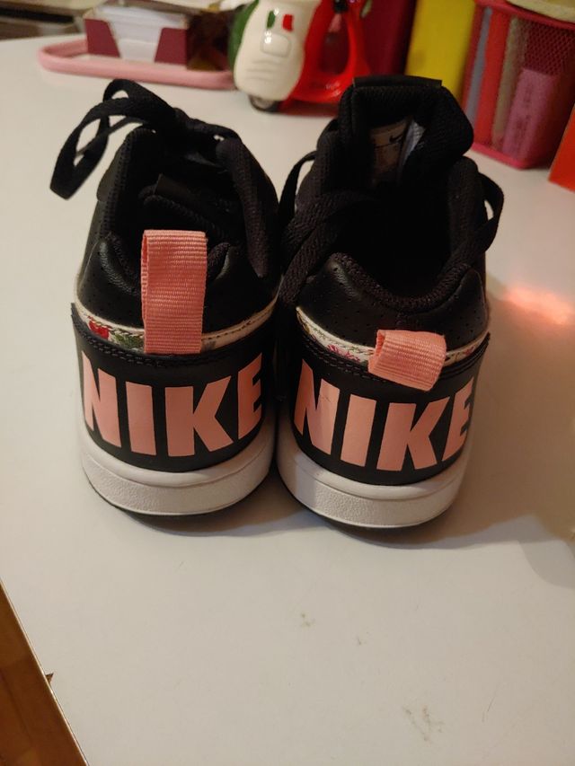 Zapatillas Nike. T.38.5