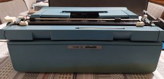 ESTUPENDA MÁQUINA DE ESCRIBIR OLIVETTI