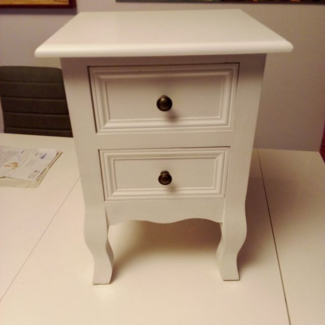 Mesita pequeña de madera