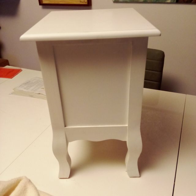 Mesita pequeña de madera