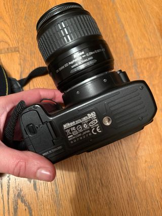 Camara de fotos y videis Nikon D40 y estuche.