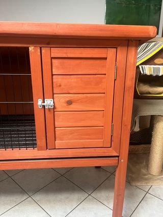Conigliera da esterno ed interno in legno