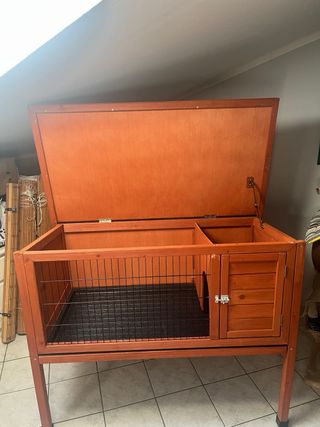 Conigliera da esterno ed interno in legno