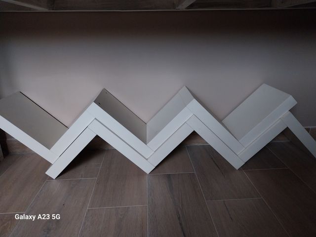 Estanterías blancas