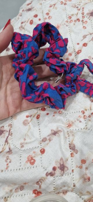 Elastico cappelli blu e fucsia