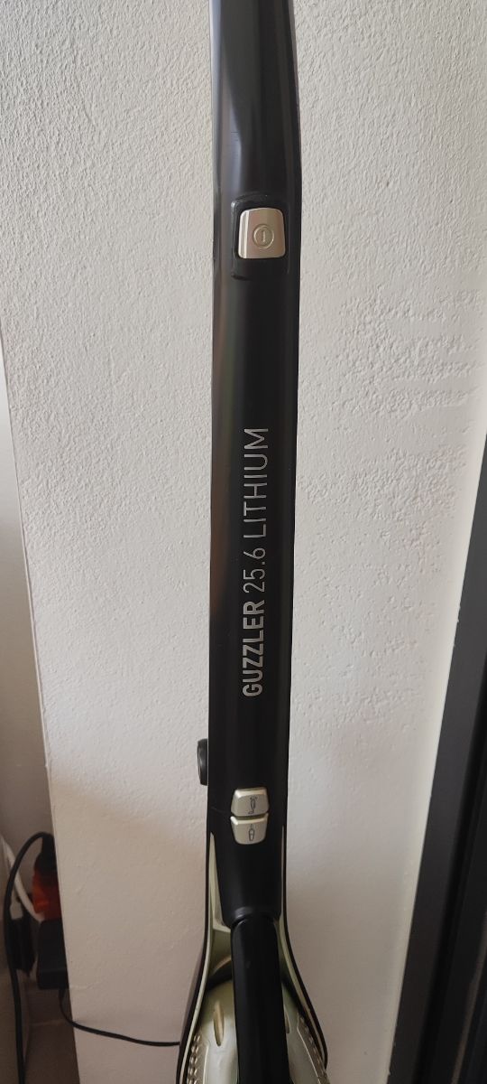 Aspiradora Guzzler 25.6v littium