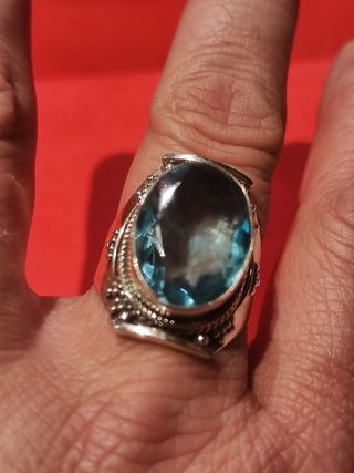 Anillo en plata y topacio facetado 