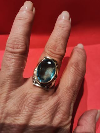Anillo en plata y topacio facetado 