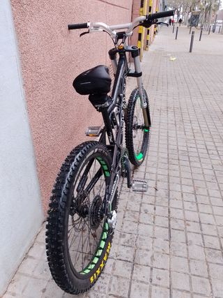 Mtb bicicleta descenso 