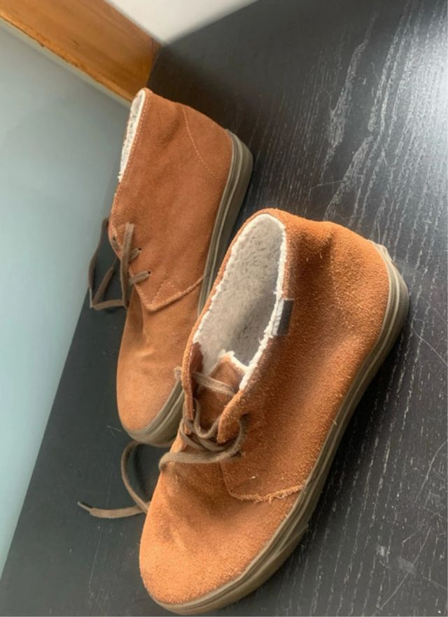 Zapatos ante y borreguito Vans