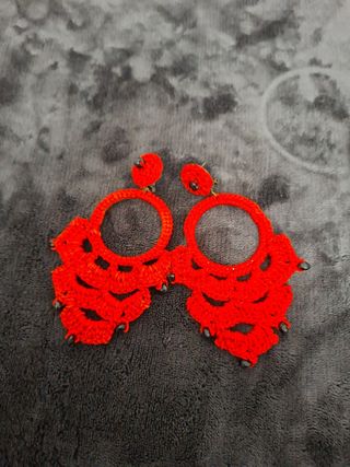 Pendientes y pulsera de flamenca en color rojo