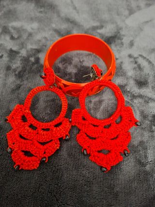 Pendientes y pulsera de flamenca en color rojo
