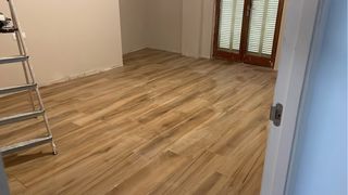 Suelo porcelánico efecto madera