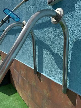 Escalera piscina