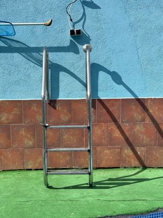 Escalera piscina