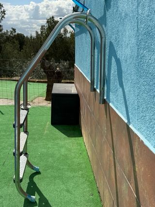 Escalera piscina