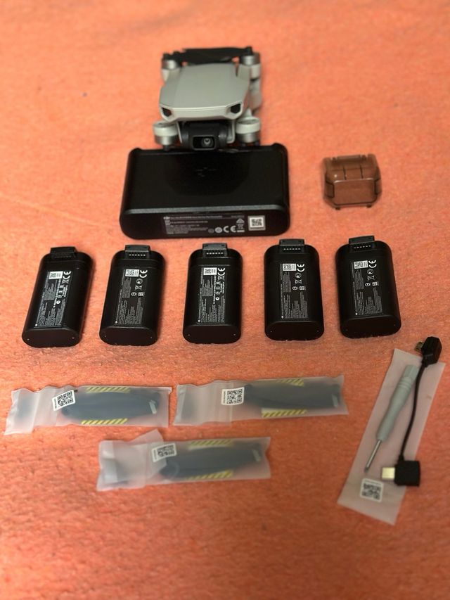 DJI Mavic Mini Fly More Combo con accesorios
