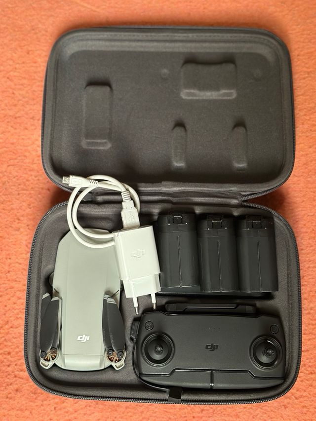 DJI Mavic Mini Fly More Combo con accesorios