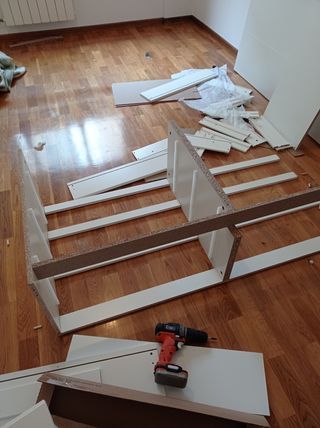 Montaje y montaje de armarios