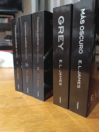5 libros CINCUENTA SOMBRAS DE GREY