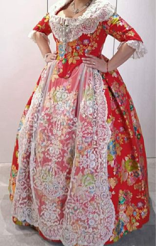 Traje de valenciana / fallera siglo XVIII