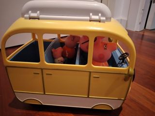 Autocaravana Peppa Pig y muñecos