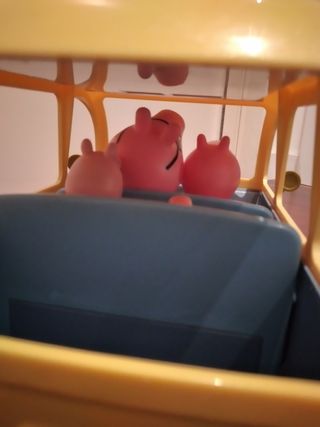 Autocaravana Peppa Pig y muñecos