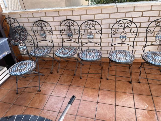 Sillas y mesa terraza