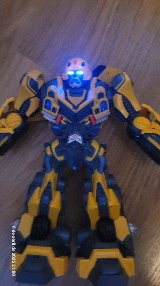 Transformers 4NZZ454 de 27 cm y regalo 1 pequeño