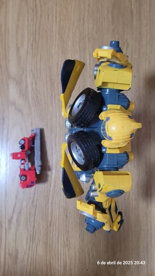 Transformers 4NZZ454 de 27 cm y regalo 1 pequeño