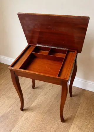 Mesa costurero francesa con música