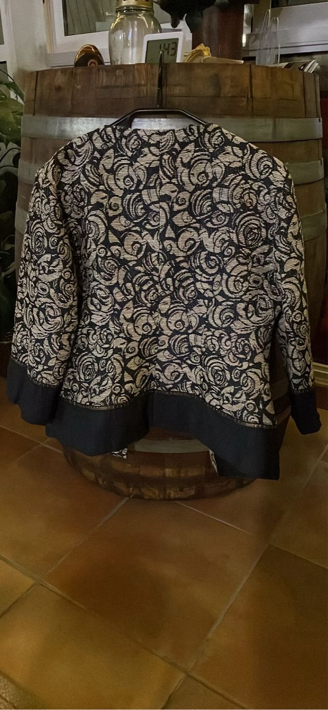 Chaqueta de la marca Paz Torras  Talla 42