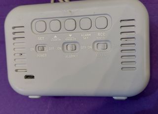 Despertador USB con sensor de iluminación