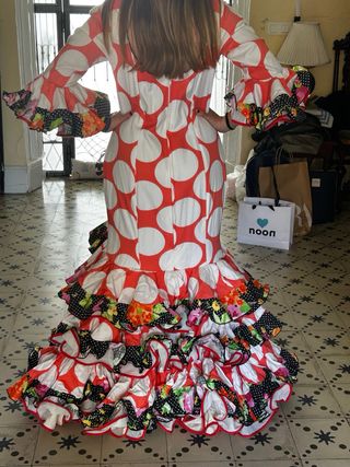 Traje de flamenca coral lunares