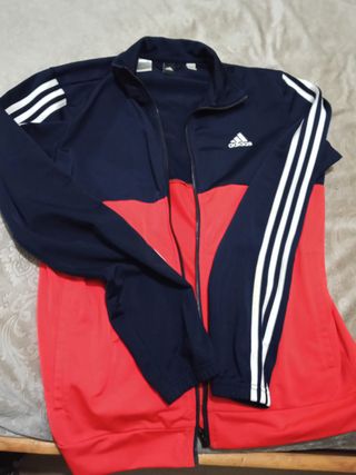 Cazadora chandal adidas en muy buen estado