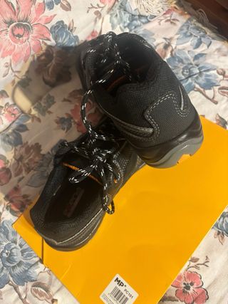 Scarpe da lavoro  n. 43 nuove