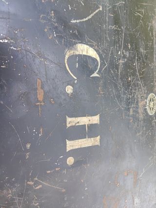 Antiguo baúl maleta metálica inglesa de viaje