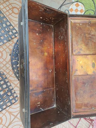 Antiguo baúl maleta metálica inglesa de viaje