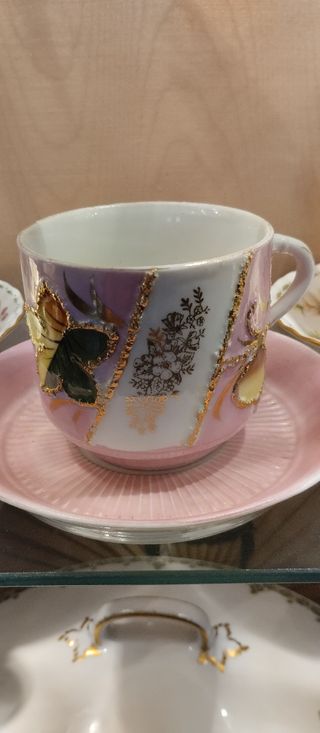 Preciosa taza muy antigua