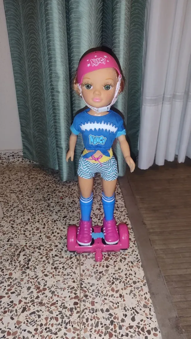 Muñeca Nancy Hoverboard