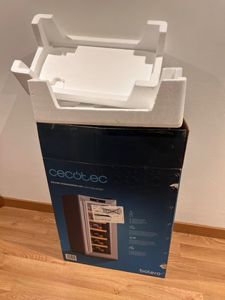 Vinoteca nevera 12 botellas Cecotec