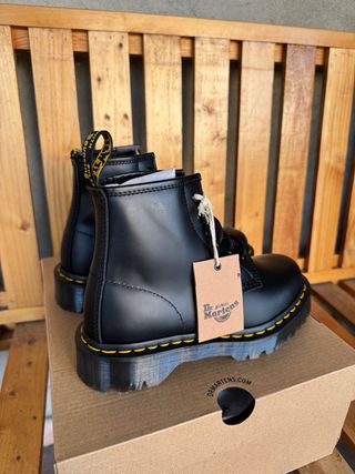 Stivaletti Dr. Martens 101 bex pelle smooth ner